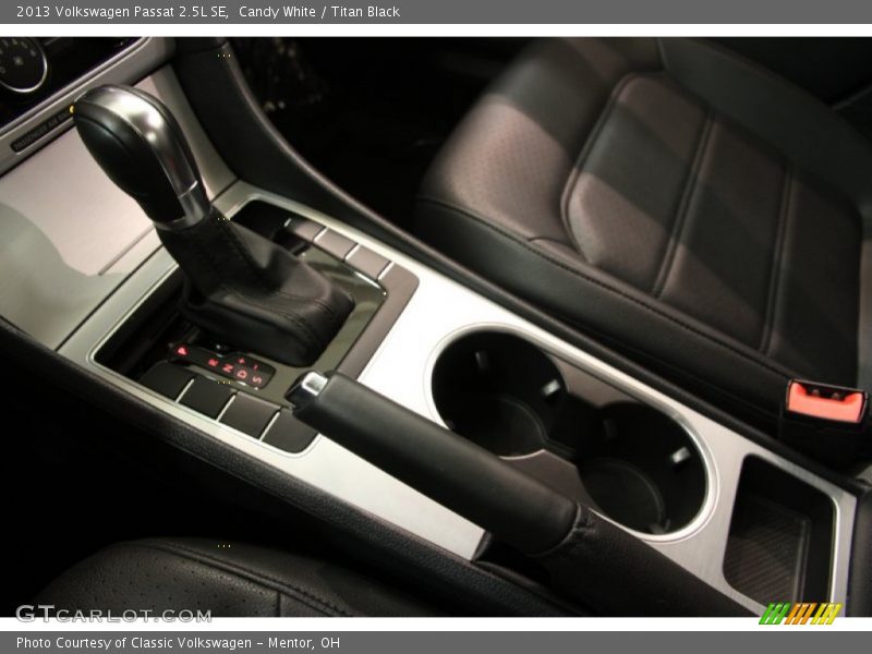 Candy White / Titan Black 2013 Volkswagen Passat 2.5L SE