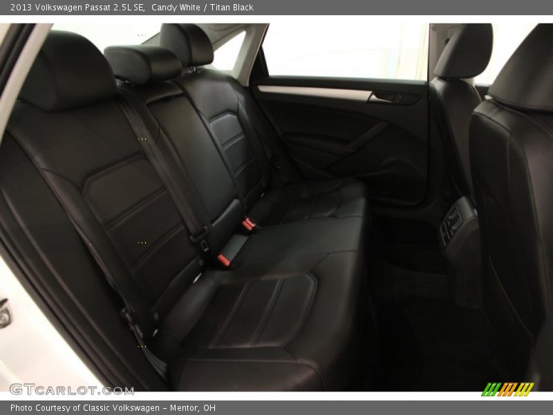 Candy White / Titan Black 2013 Volkswagen Passat 2.5L SE