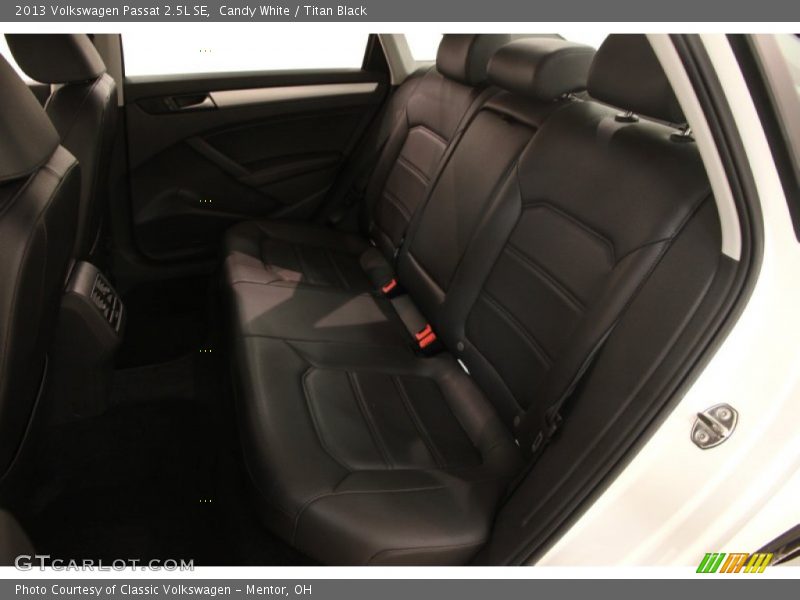 Candy White / Titan Black 2013 Volkswagen Passat 2.5L SE