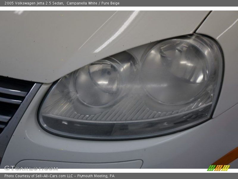 Campanella White / Pure Beige 2005 Volkswagen Jetta 2.5 Sedan