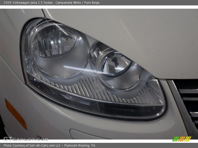 Campanella White / Pure Beige 2005 Volkswagen Jetta 2.5 Sedan