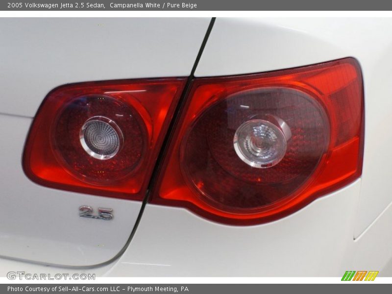 Campanella White / Pure Beige 2005 Volkswagen Jetta 2.5 Sedan