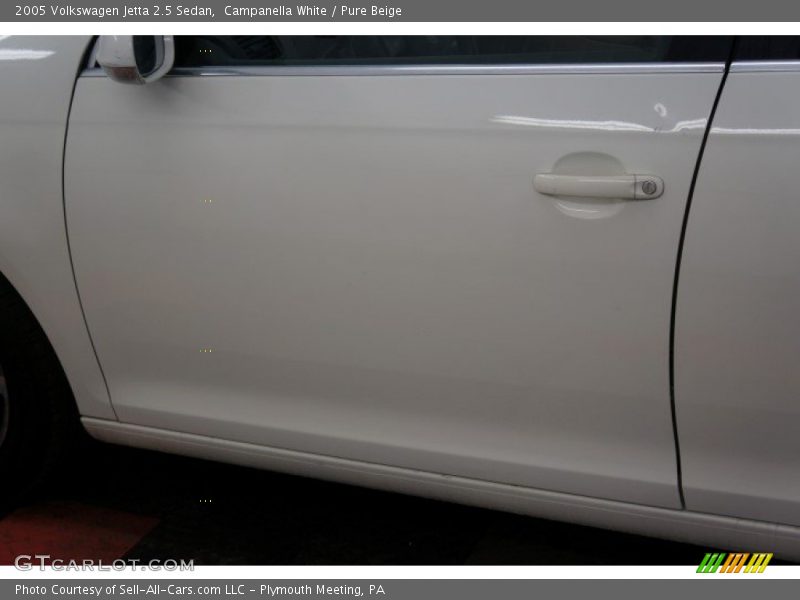 Campanella White / Pure Beige 2005 Volkswagen Jetta 2.5 Sedan