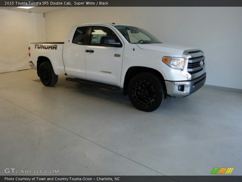 Super White / Black 2015 Toyota Tundra SR5 Double Cab