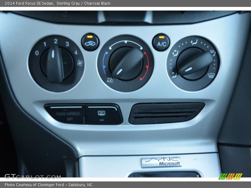 Sterling Gray / Charcoal Black 2014 Ford Focus SE Sedan