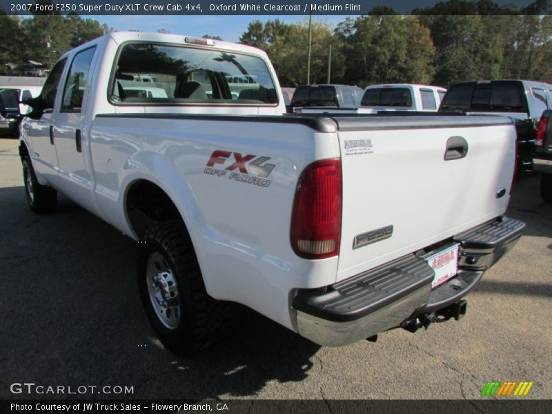 Oxford White Clearcoat / Medium Flint 2007 Ford F250 Super Duty XLT Crew Cab 4x4