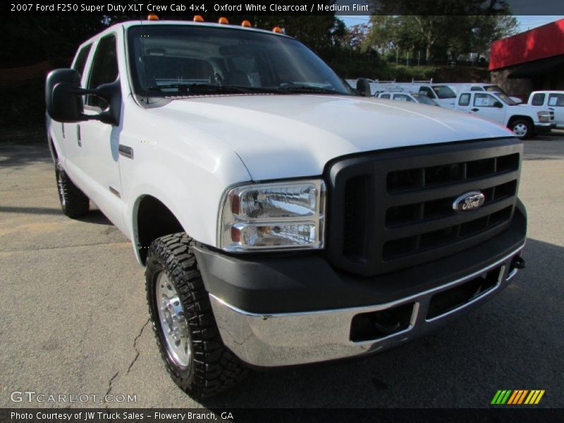 Oxford White Clearcoat / Medium Flint 2007 Ford F250 Super Duty XLT Crew Cab 4x4