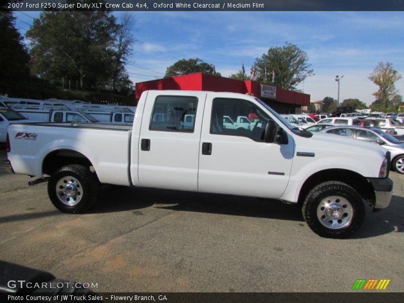 Oxford White Clearcoat / Medium Flint 2007 Ford F250 Super Duty XLT Crew Cab 4x4