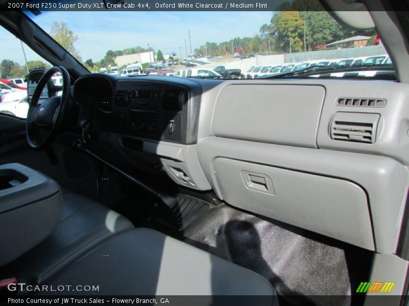 Oxford White Clearcoat / Medium Flint 2007 Ford F250 Super Duty XLT Crew Cab 4x4