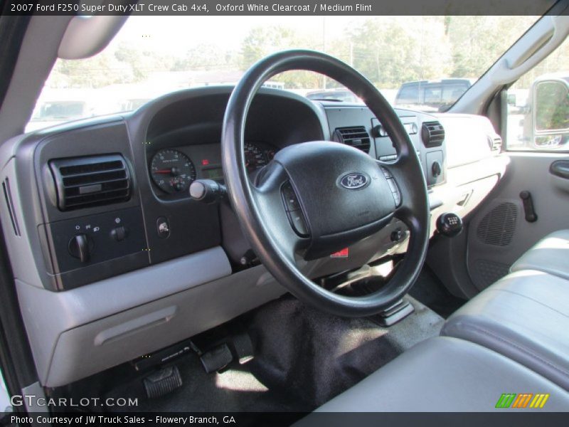 Oxford White Clearcoat / Medium Flint 2007 Ford F250 Super Duty XLT Crew Cab 4x4