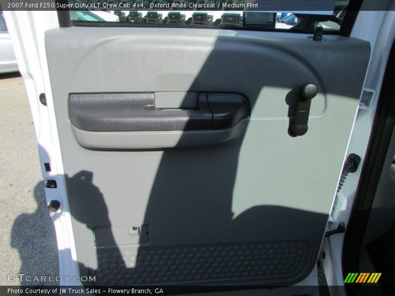Oxford White Clearcoat / Medium Flint 2007 Ford F250 Super Duty XLT Crew Cab 4x4