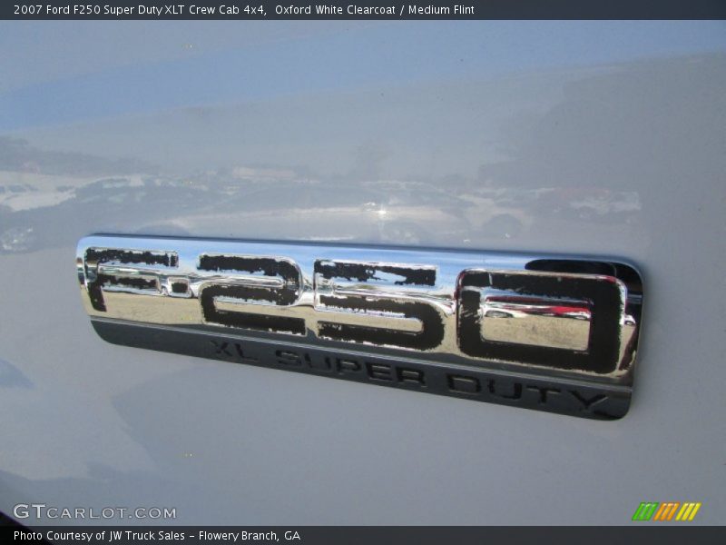 Oxford White Clearcoat / Medium Flint 2007 Ford F250 Super Duty XLT Crew Cab 4x4