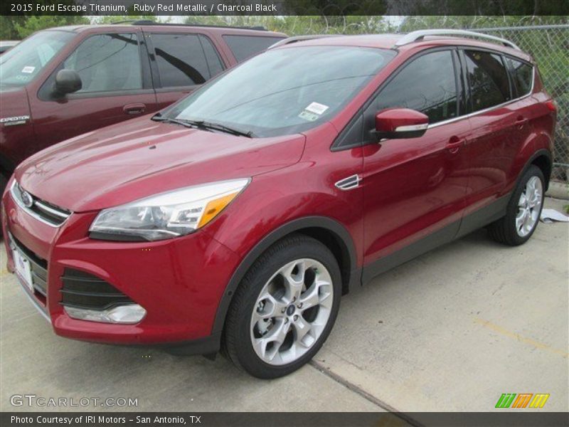 Front 3/4 View of 2015 Escape Titanium