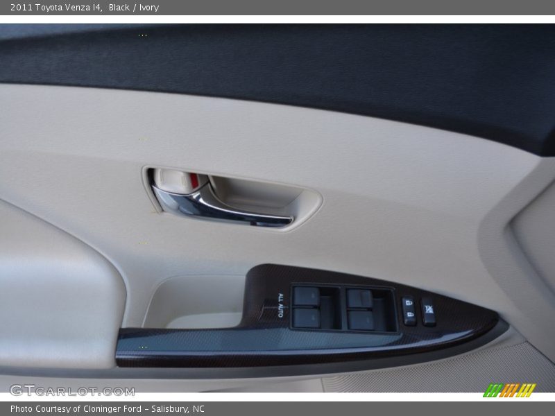 Black / Ivory 2011 Toyota Venza I4