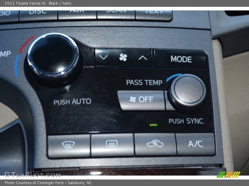 Black / Ivory 2011 Toyota Venza I4