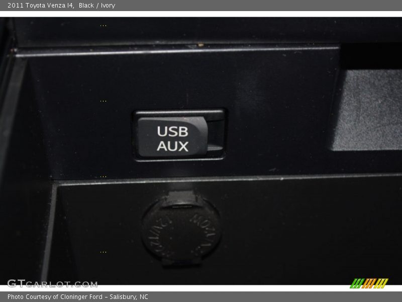 Black / Ivory 2011 Toyota Venza I4