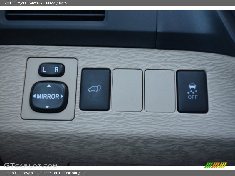 Black / Ivory 2011 Toyota Venza I4