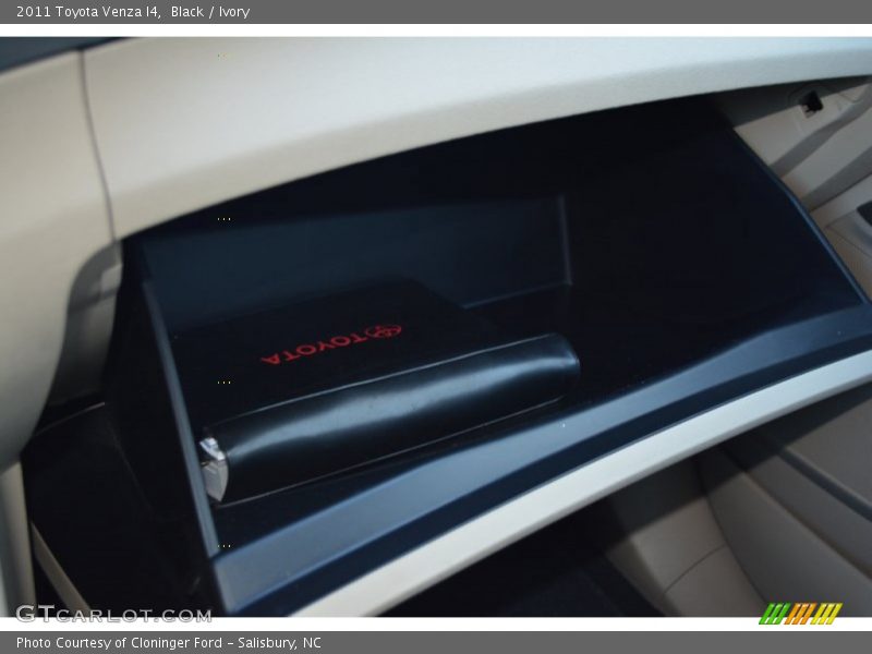 Black / Ivory 2011 Toyota Venza I4