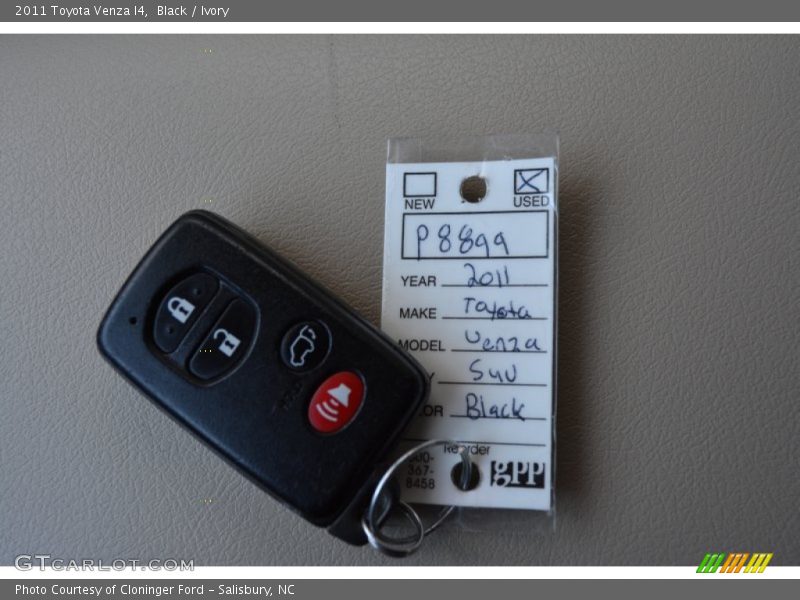 Black / Ivory 2011 Toyota Venza I4