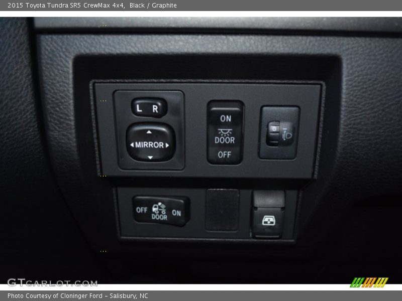 Black / Graphite 2015 Toyota Tundra SR5 CrewMax 4x4