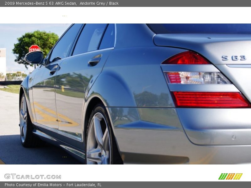  2009 S 63 AMG Sedan Logo