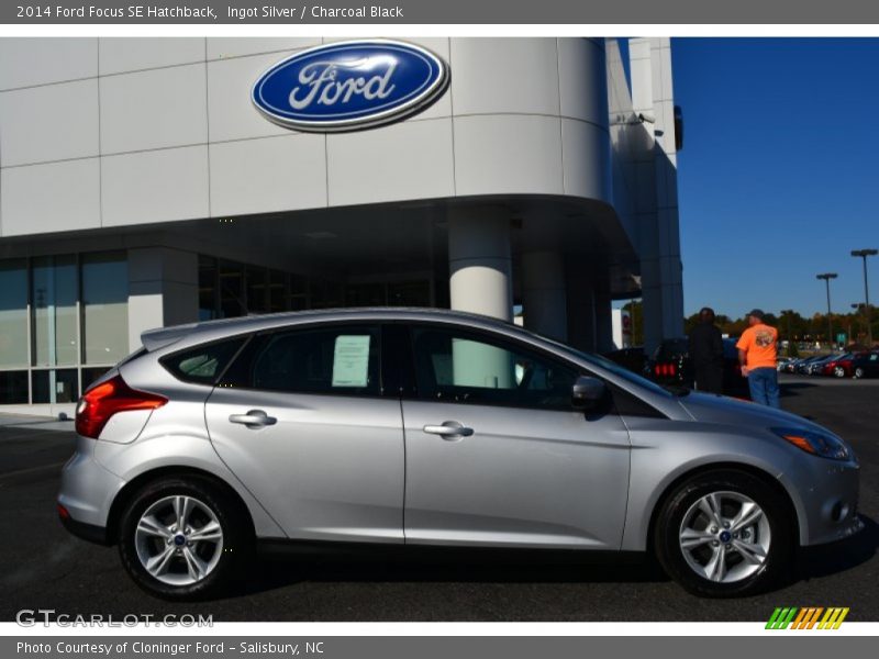 Ingot Silver / Charcoal Black 2014 Ford Focus SE Hatchback