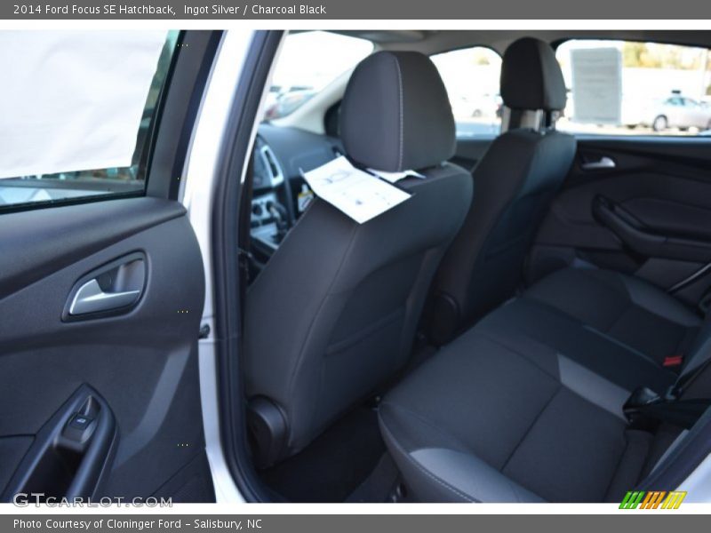 Ingot Silver / Charcoal Black 2014 Ford Focus SE Hatchback
