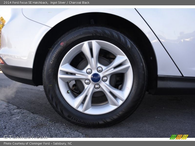 Ingot Silver / Charcoal Black 2014 Ford Focus SE Hatchback