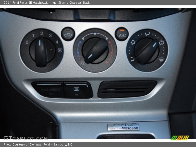 Ingot Silver / Charcoal Black 2014 Ford Focus SE Hatchback