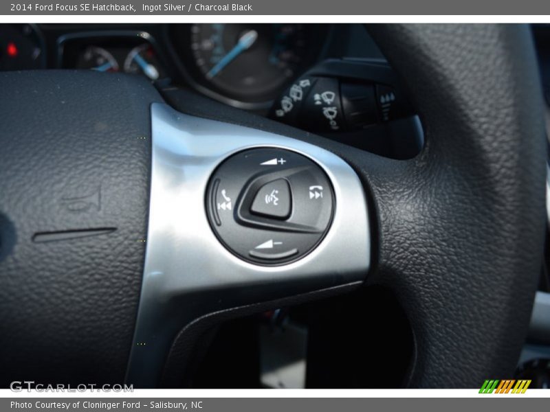 Ingot Silver / Charcoal Black 2014 Ford Focus SE Hatchback