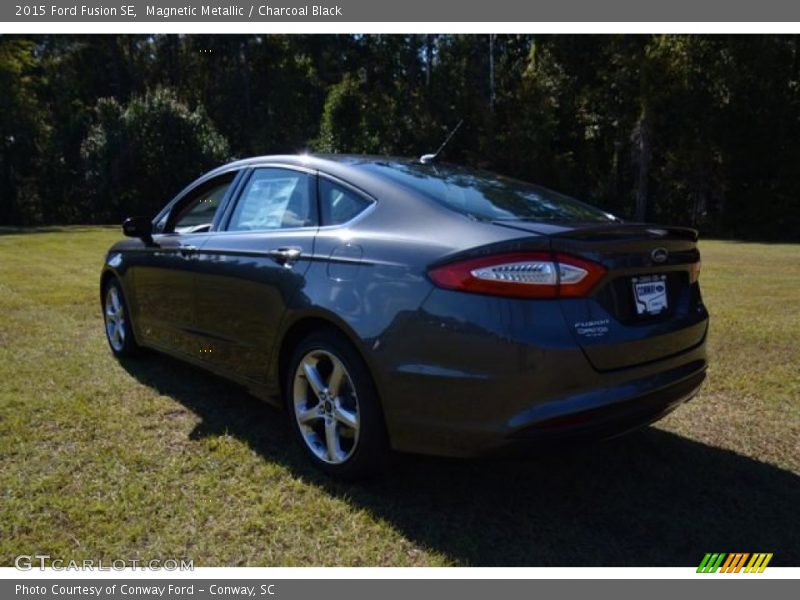 Magnetic Metallic / Charcoal Black 2015 Ford Fusion SE