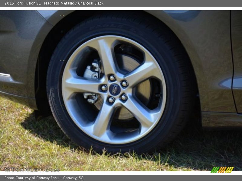 Magnetic Metallic / Charcoal Black 2015 Ford Fusion SE