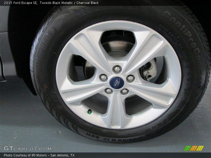 Tuxedo Black Metallic / Charcoal Black 2015 Ford Escape SE