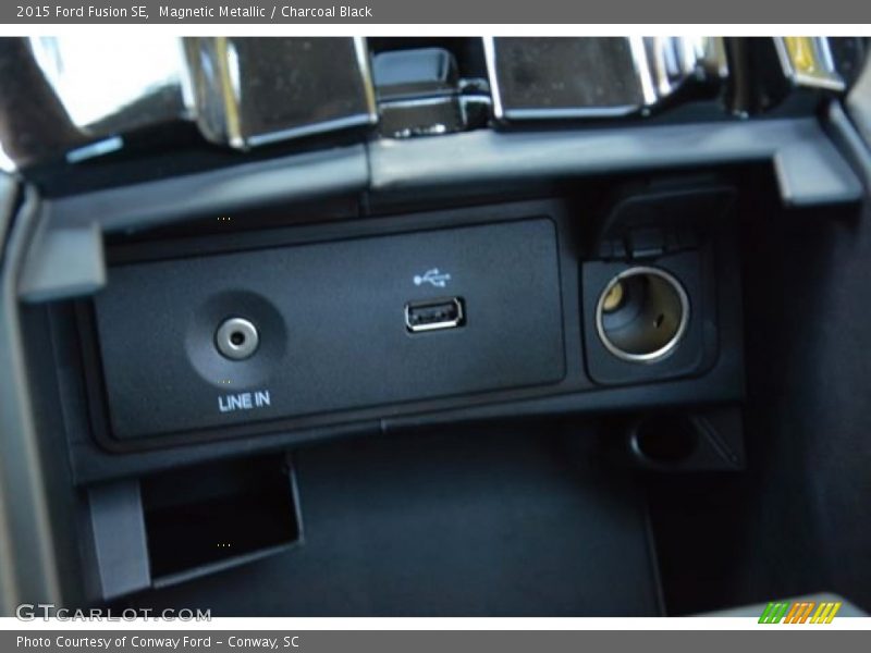Magnetic Metallic / Charcoal Black 2015 Ford Fusion SE
