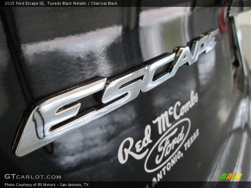 Tuxedo Black Metallic / Charcoal Black 2015 Ford Escape SE