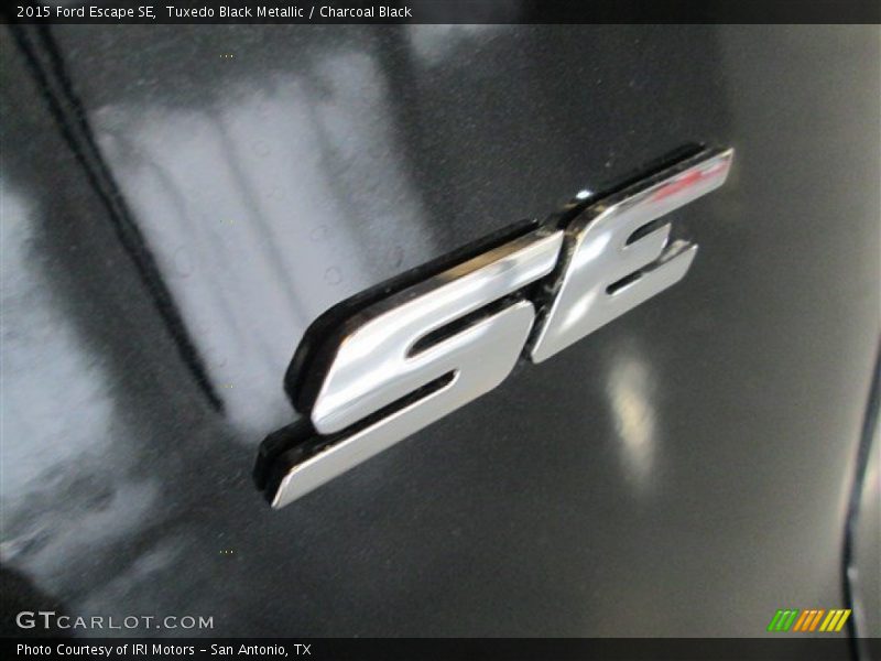 Tuxedo Black Metallic / Charcoal Black 2015 Ford Escape SE