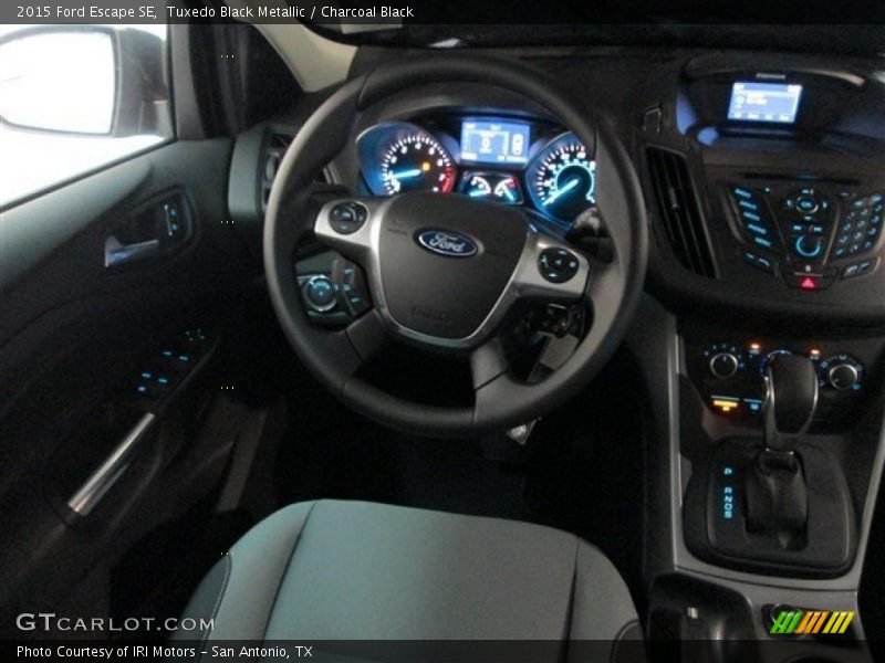 Tuxedo Black Metallic / Charcoal Black 2015 Ford Escape SE