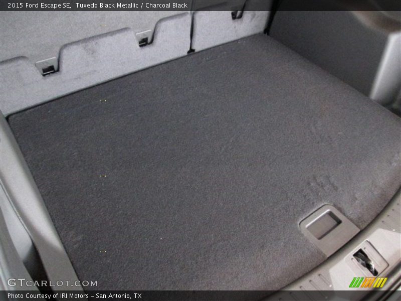 Tuxedo Black Metallic / Charcoal Black 2015 Ford Escape SE