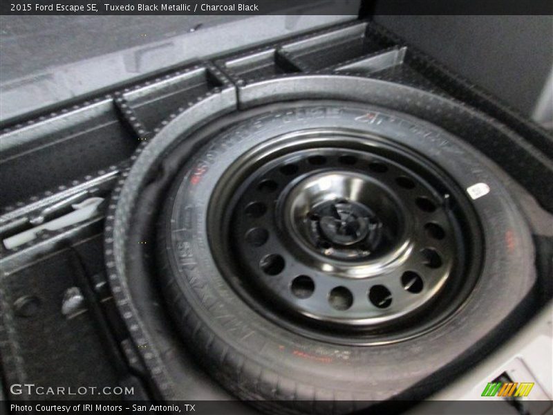 Tuxedo Black Metallic / Charcoal Black 2015 Ford Escape SE