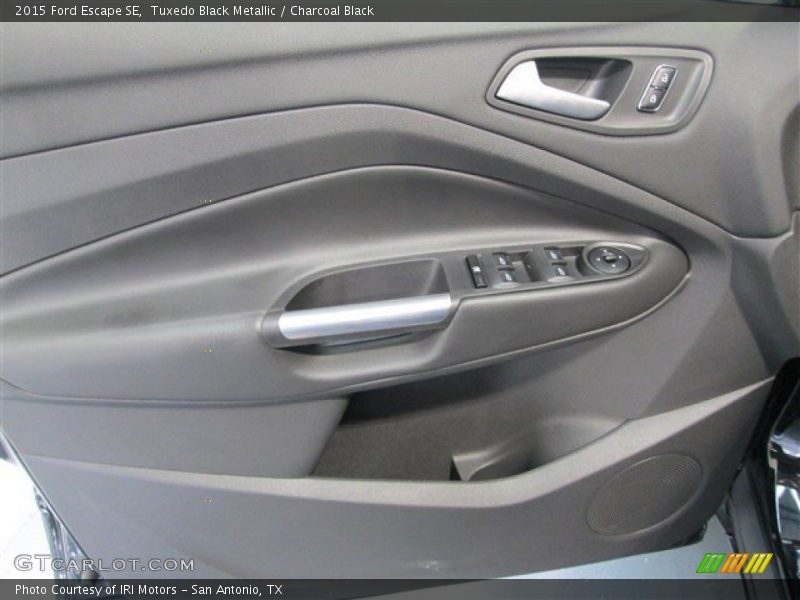 Tuxedo Black Metallic / Charcoal Black 2015 Ford Escape SE