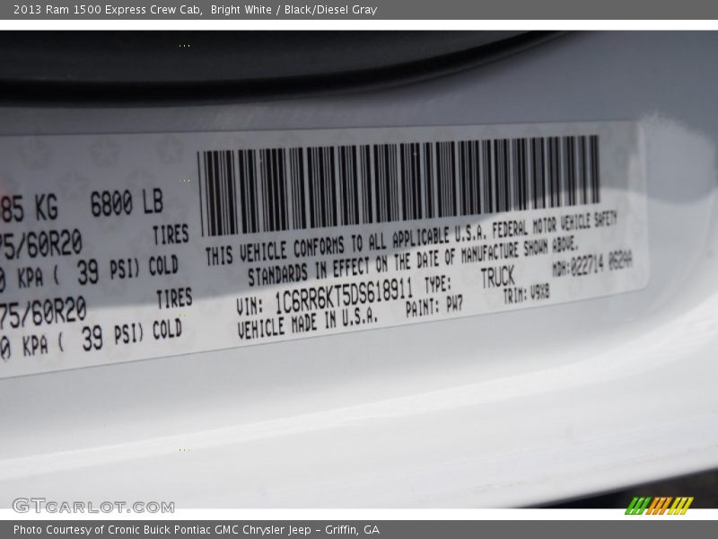 Bright White / Black/Diesel Gray 2013 Ram 1500 Express Crew Cab