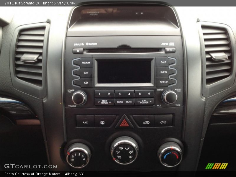 Bright Silver / Gray 2011 Kia Sorento LX