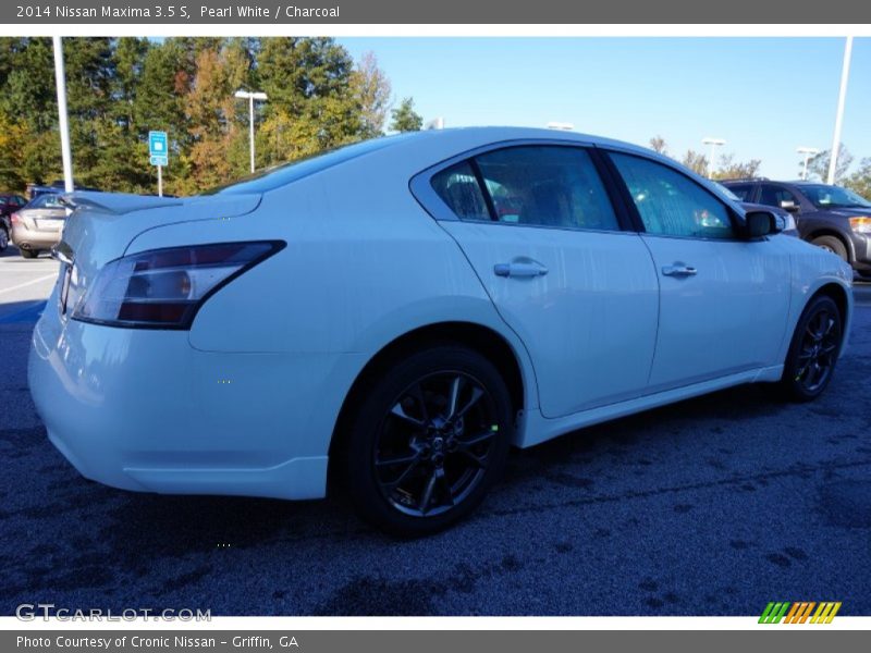 Pearl White / Charcoal 2014 Nissan Maxima 3.5 S