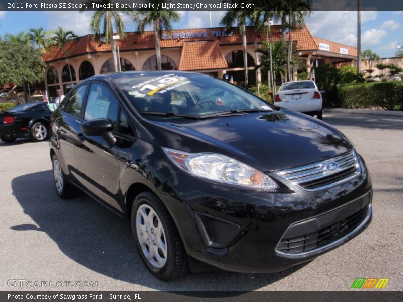Tuxedo Black Metallic / Light Stone/Charcoal Black Cloth 2011 Ford Fiesta SE Sedan