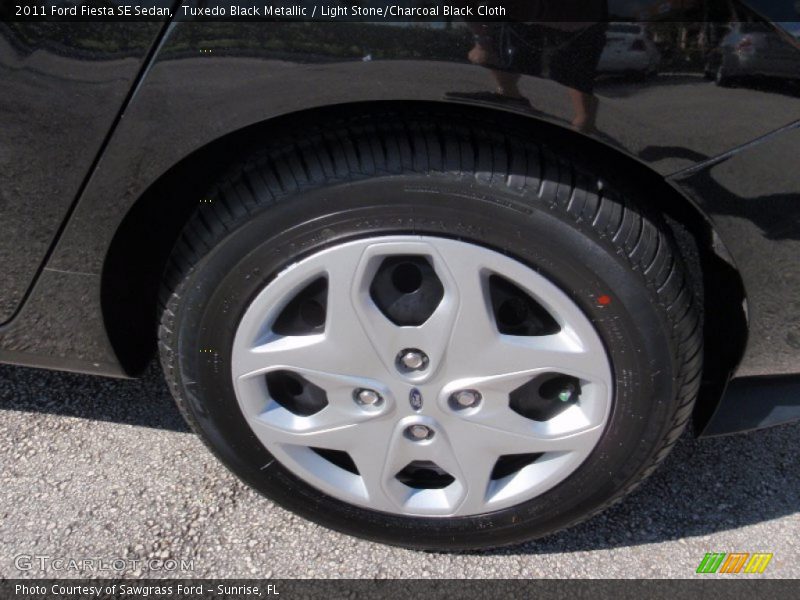 Tuxedo Black Metallic / Light Stone/Charcoal Black Cloth 2011 Ford Fiesta SE Sedan