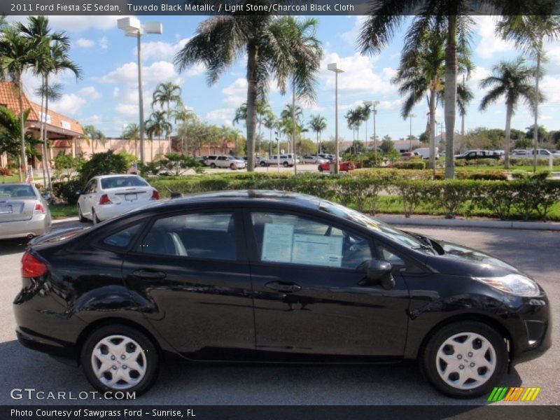 Tuxedo Black Metallic / Light Stone/Charcoal Black Cloth 2011 Ford Fiesta SE Sedan