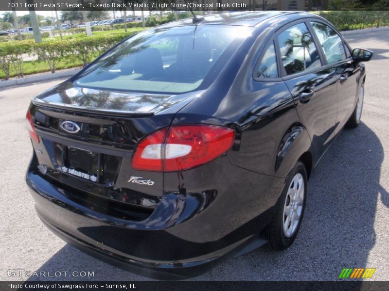 Tuxedo Black Metallic / Light Stone/Charcoal Black Cloth 2011 Ford Fiesta SE Sedan