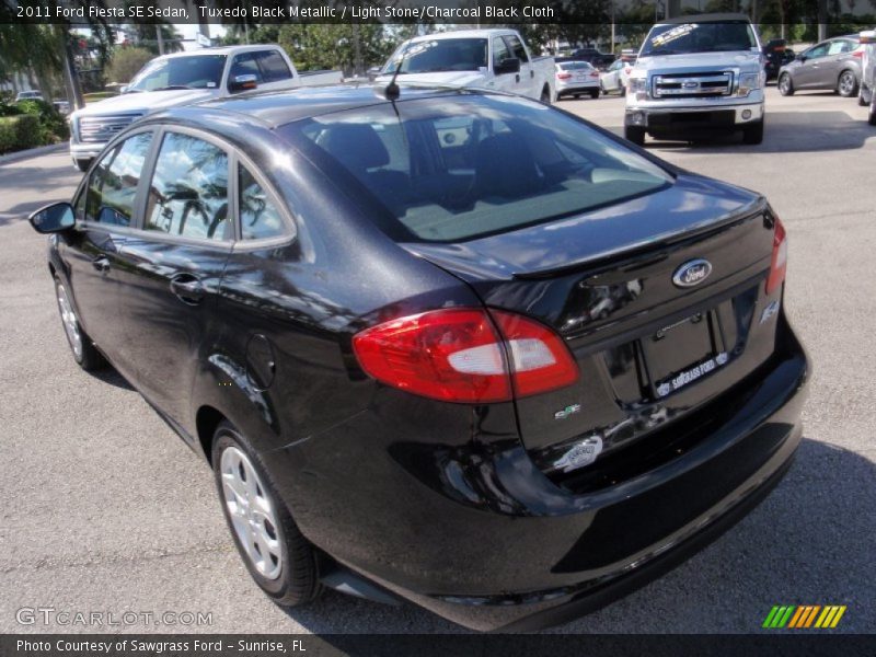Tuxedo Black Metallic / Light Stone/Charcoal Black Cloth 2011 Ford Fiesta SE Sedan