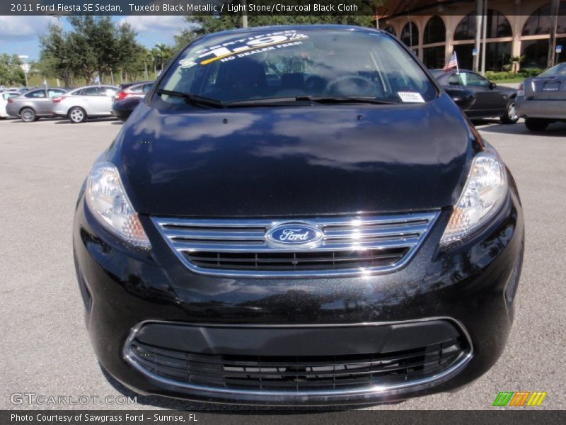 Tuxedo Black Metallic / Light Stone/Charcoal Black Cloth 2011 Ford Fiesta SE Sedan