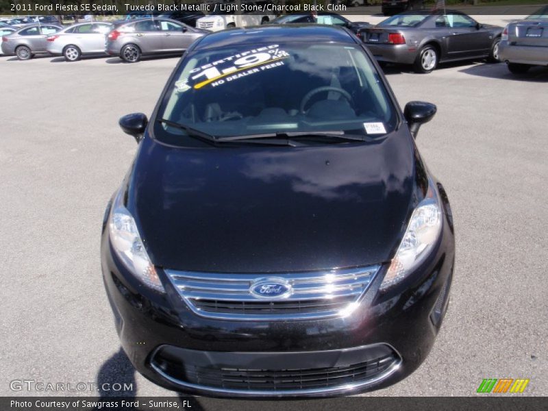 Tuxedo Black Metallic / Light Stone/Charcoal Black Cloth 2011 Ford Fiesta SE Sedan